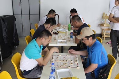沈陽(yáng)大區員工正在進(jìn)行象棋比賽 沈陽(yáng)大區員工正在進(jìn)行象棋比賽