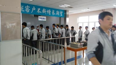 甲方員工排隊購買(mǎi)韓國美食 甲方員工排隊購買(mǎi)韓國美食