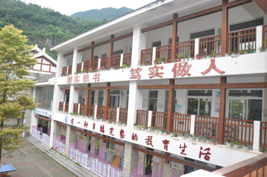 大山腳下的曲山鎮小學(xué)