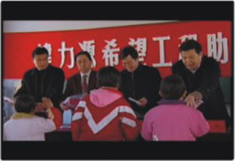 健力源對煙臺市牟平區大山深處的玉林店小學(xué)舉辦了捐款儀式