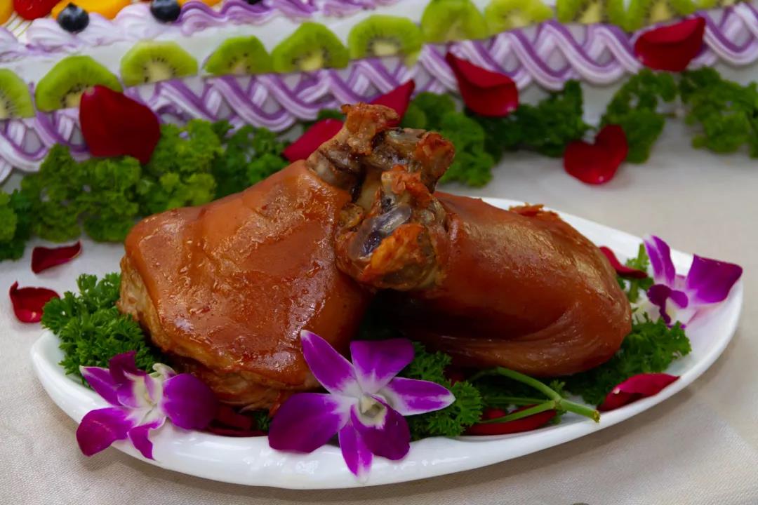 滿(mǎn)是膠原蛋白的“大豬蹄子”