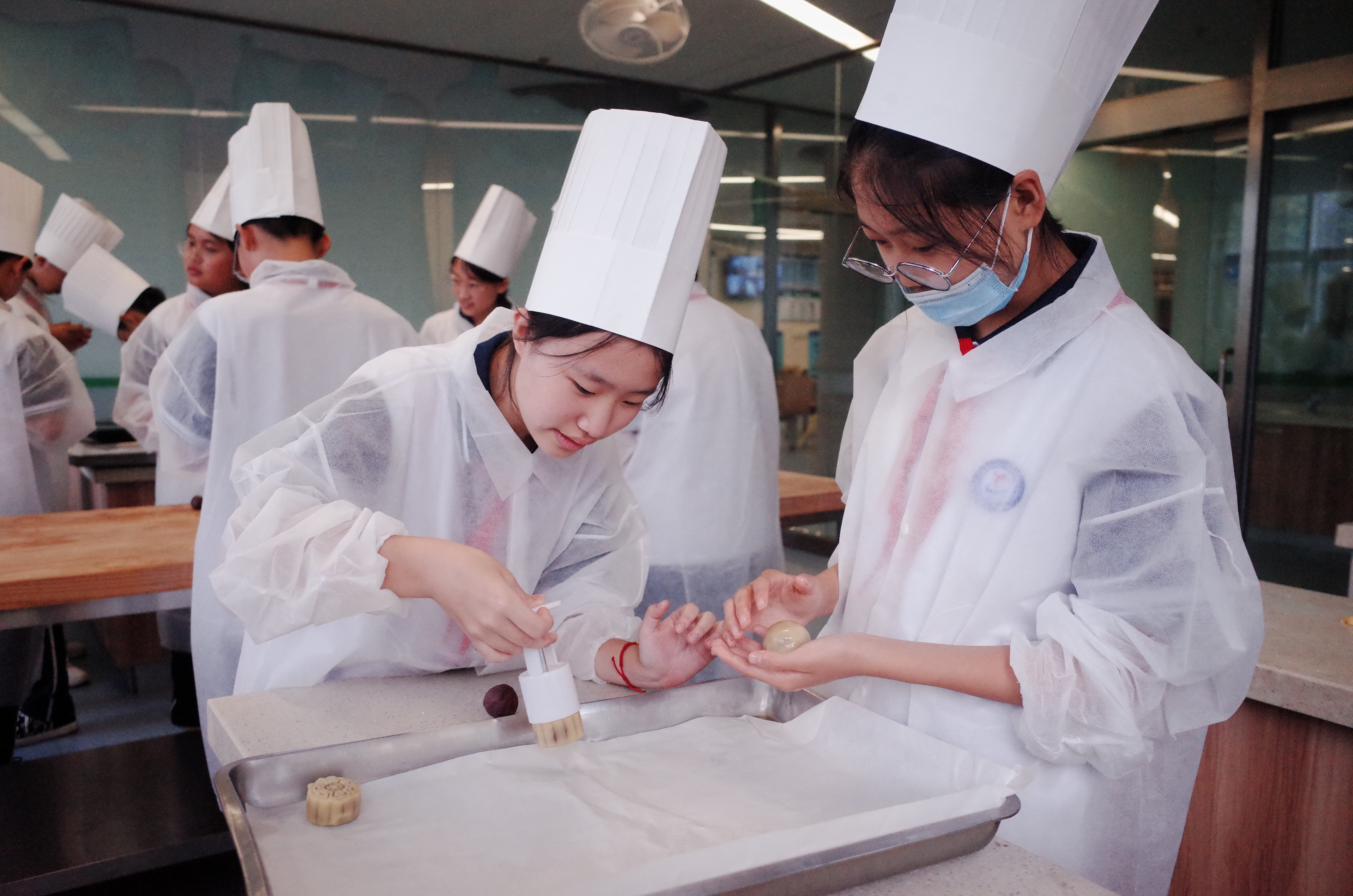 繽紛活動(dòng)迎雙節 用心用情送祝福